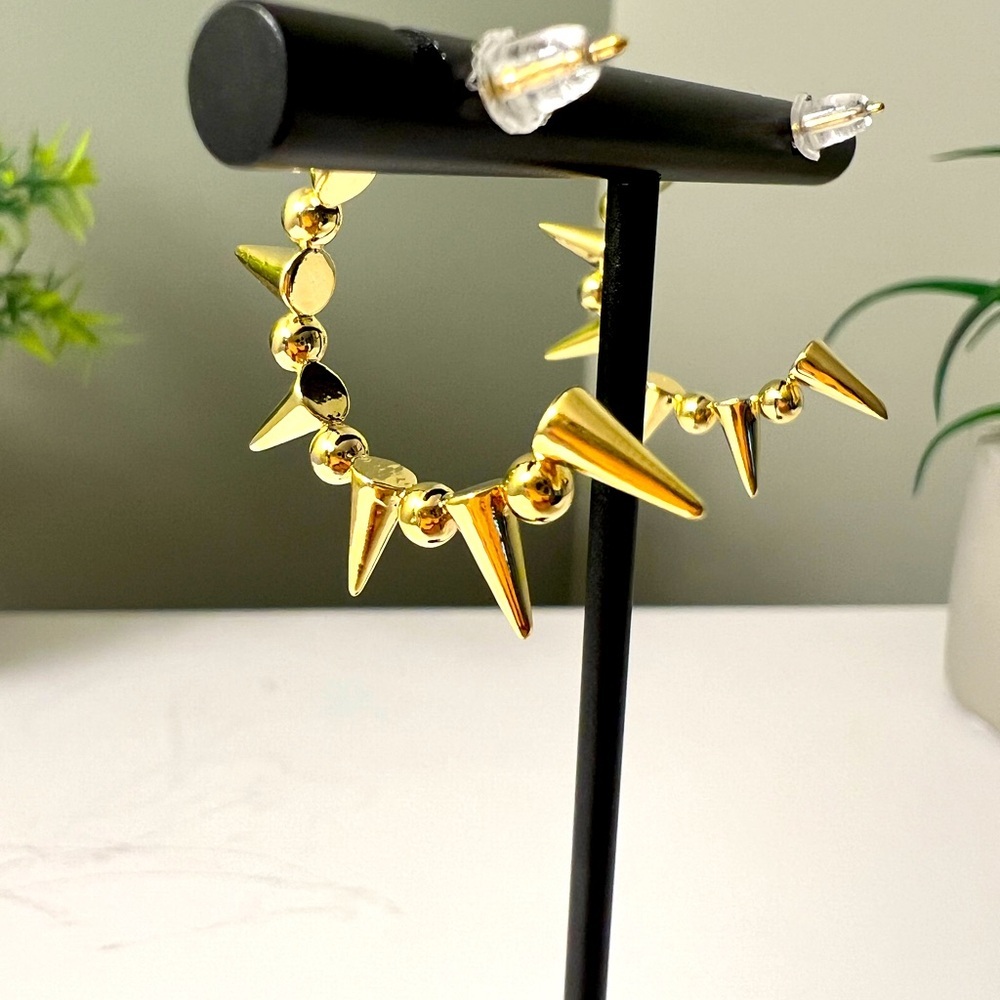 NEW IN BOX 14K Gold Plated Rivet Hoop Earrings - Picture 4 of 6